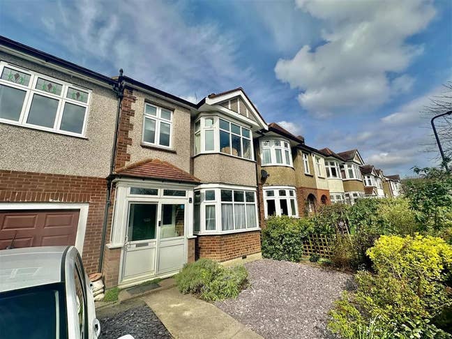 Nice room, walking distance to overground Main Photo