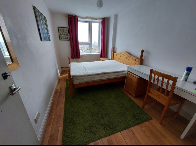 Double room in Swiss Cottage - clean, bright, warm Main Photo