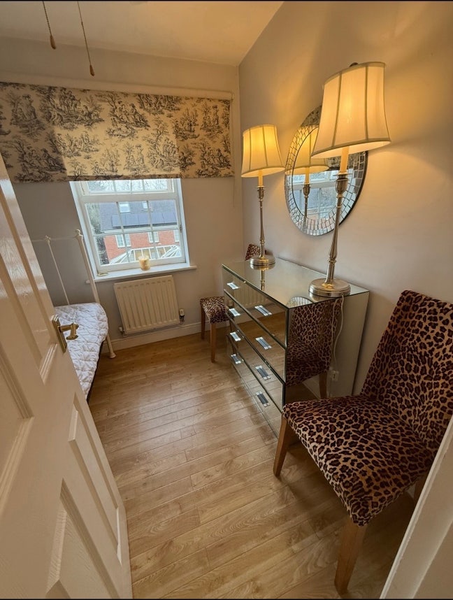 Single Room Main Photo
