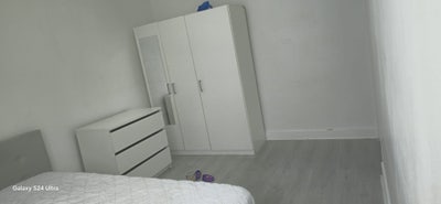 A spacious double room available at Plaistow Main Photo