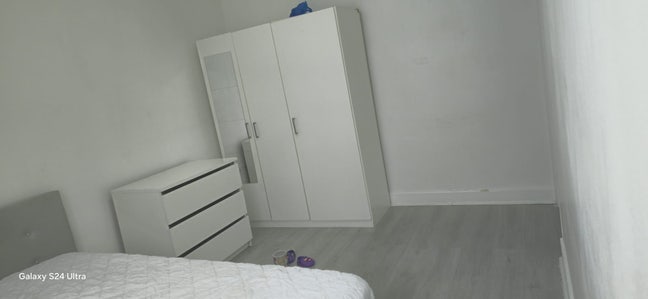 A spacious double room available at Plaistow Main Photo