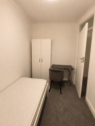 Single Room available  Main Photo