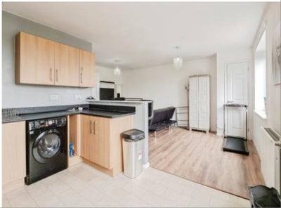 &pound;500 Lodging – Short‑Term Stay Available Main Photo