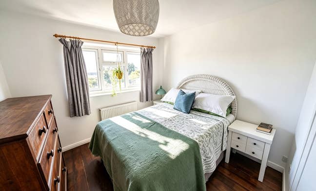 Available room x 2 Main Photo