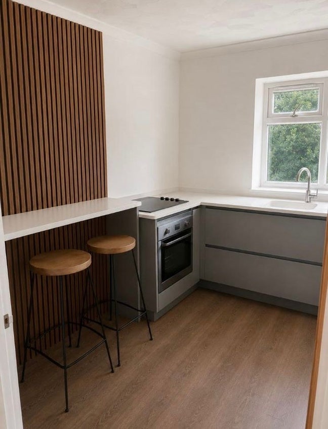 Spacious 3 bed flat close to hospital &university Main Photo