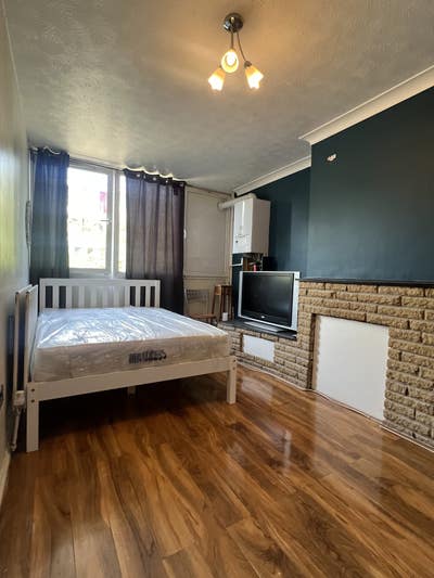 Lovely One Bedroom with a Shared Garden Main Photo