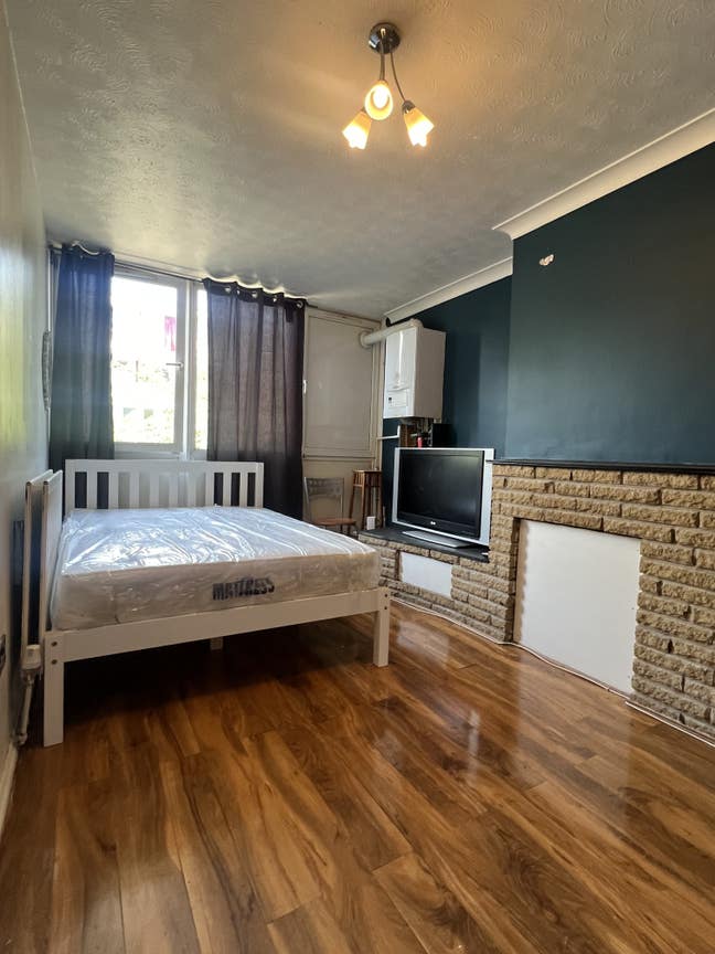 Lovely One Bedroom with a Shared Garden Main Photo