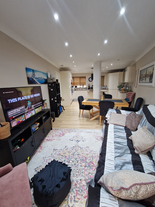Super Large Room to Let - Repton Park  Main Photo