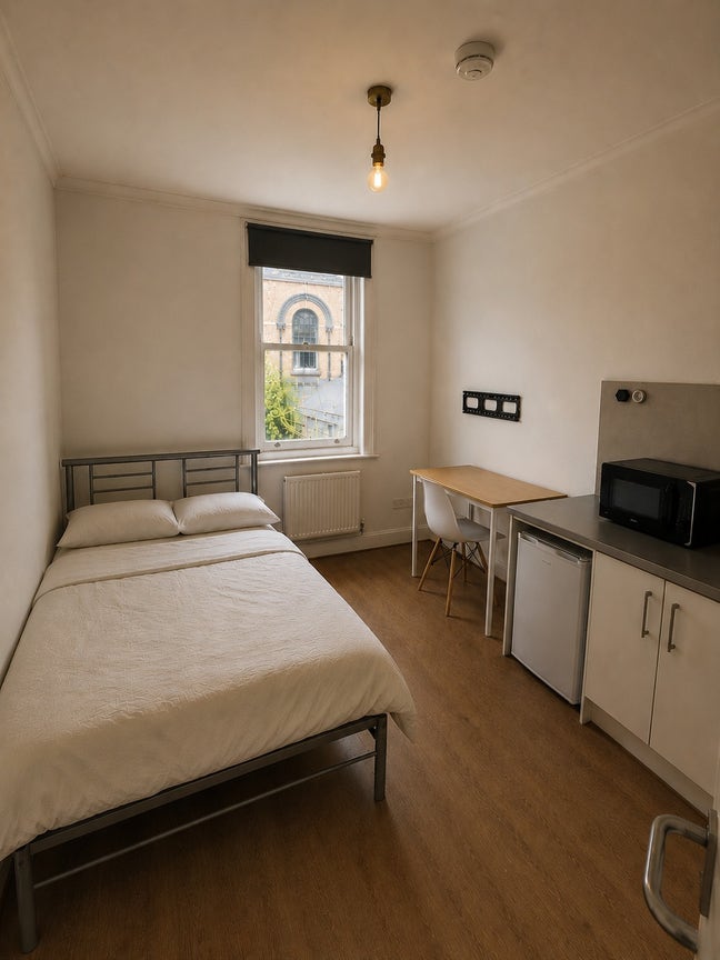 Newly Decorated Studio Flat Main Photo