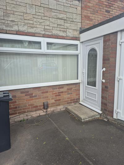 1 bedroom ground flat  Main Photo