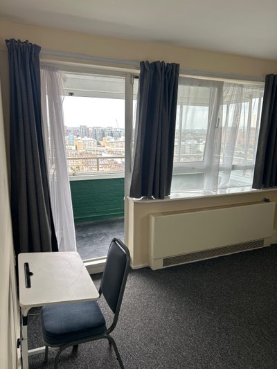 Large double room with balcony  Main Photo
