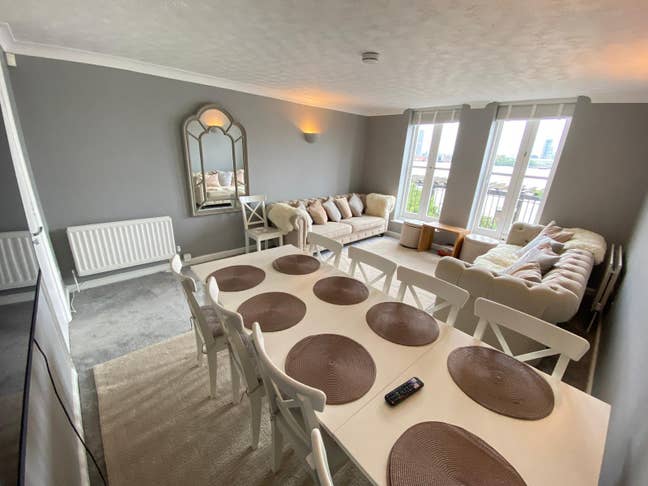 Spacious Double Room| 10 Min to Island Garden DLR Main Photo