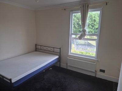 Double room to rent near gillingham station Main Photo