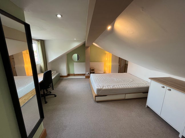 Well-equipped House, Large Rooms, Garden, Parking Main Photo