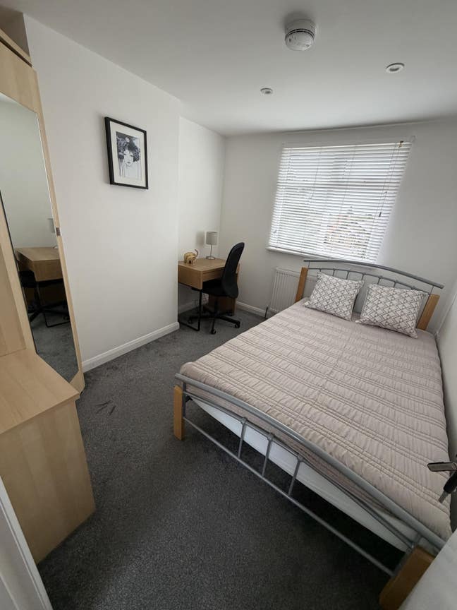Furnished modern double room for single occupancy Main Photo