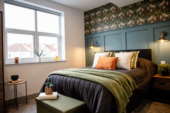 Fantastic large double bedroom with en-suite  Main Photo