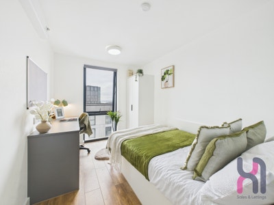 X1 The Platform Standard Ensuite Main Photo