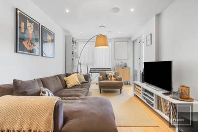 Modern en-suite 5 mins walk to Brixton station Main Photo