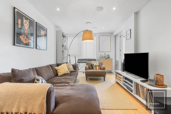 Modern en-suite 5 mins walk to Brixton station Main Photo