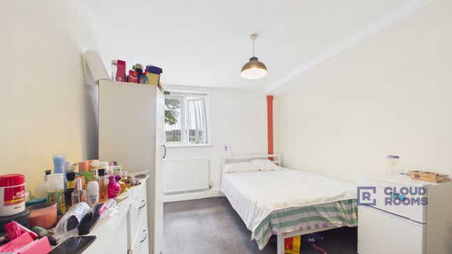 West Sussex – RH12 🏠 EnSuite / Horsham Main Photo