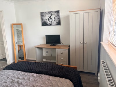 Double Room, own shower room, Bills included, BL3 Main Photo