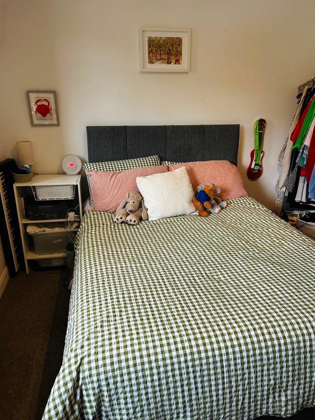 Double bedroom in friendly women-only flat  Main Photo