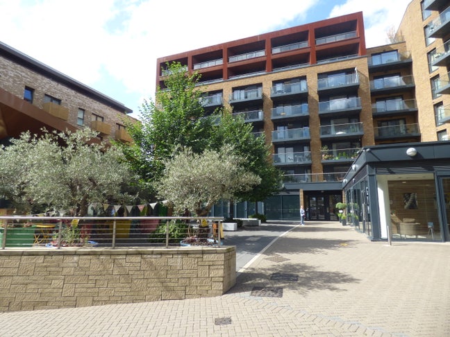 Stunning 1 bed, Balcony, Gym, Sureey Quays SE16 Main Photo
