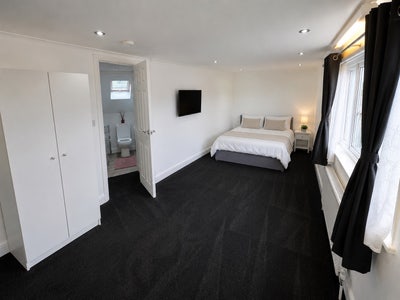 Very Spacious Double Room Available Custom House Main Photo