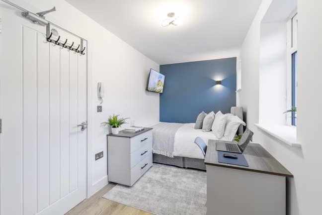 📍 Brand New Ensuite Bedroom - close to station Main Photo