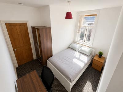 Stunning 5- Bed House Share, Turnpike Lane! Main Photo