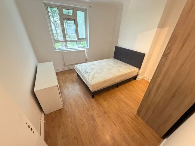 5 Bedrooms Available now in a Shared Flat E2 Main Photo