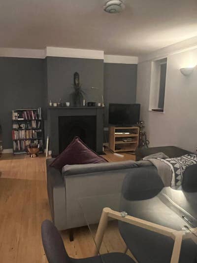 Small Double room available in lovely flat Main Photo