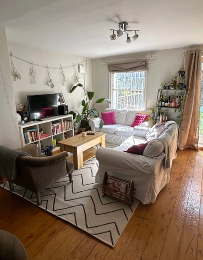 Double room available in a lovely garden flat!  Main Photo