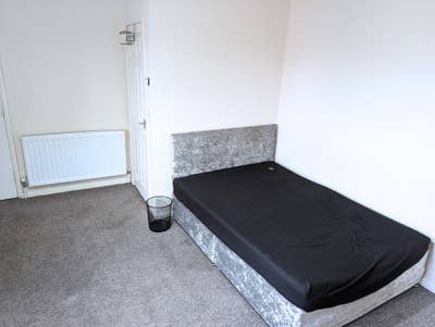 Ensuite Room for Rent on York Road Main Photo
