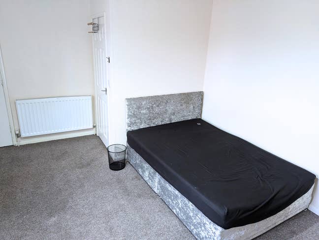 Ensuite Room for Rent on York Road Main Photo