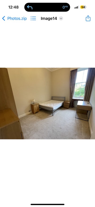 Looking for 2 female students to move into 4 bed  Main Photo