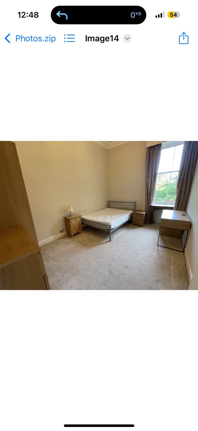 Looking for 2 female students to move into 4 bed  Main Photo