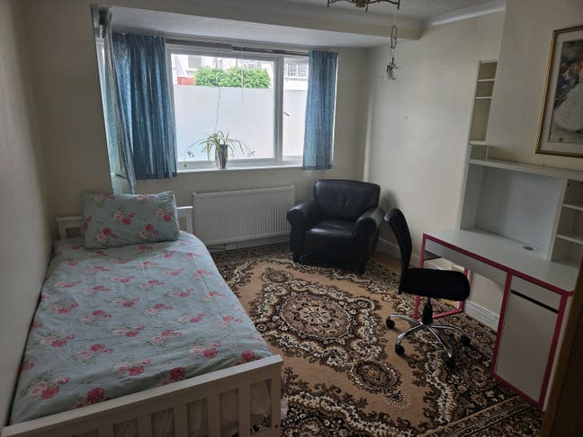 Large Double Room For Rent In New Malden Main Photo