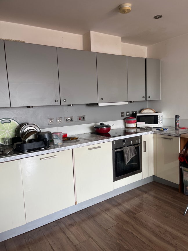 Room available along with kitchen and living room  Main Photo