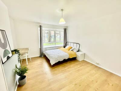 Classy Highbury - 4 Amazing Rooms w/ Front Garden Main Photo