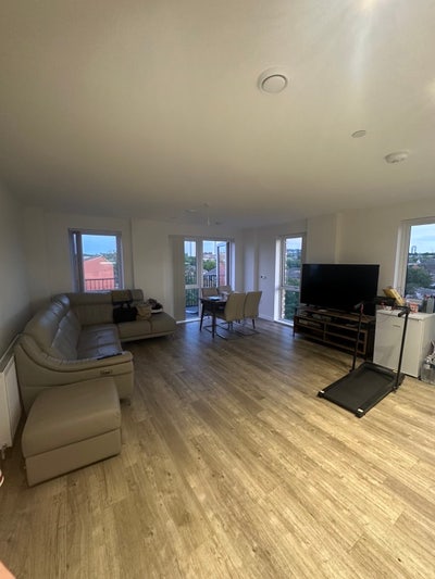 Modern Single Room in High-End Apartment SE28 Main Photo