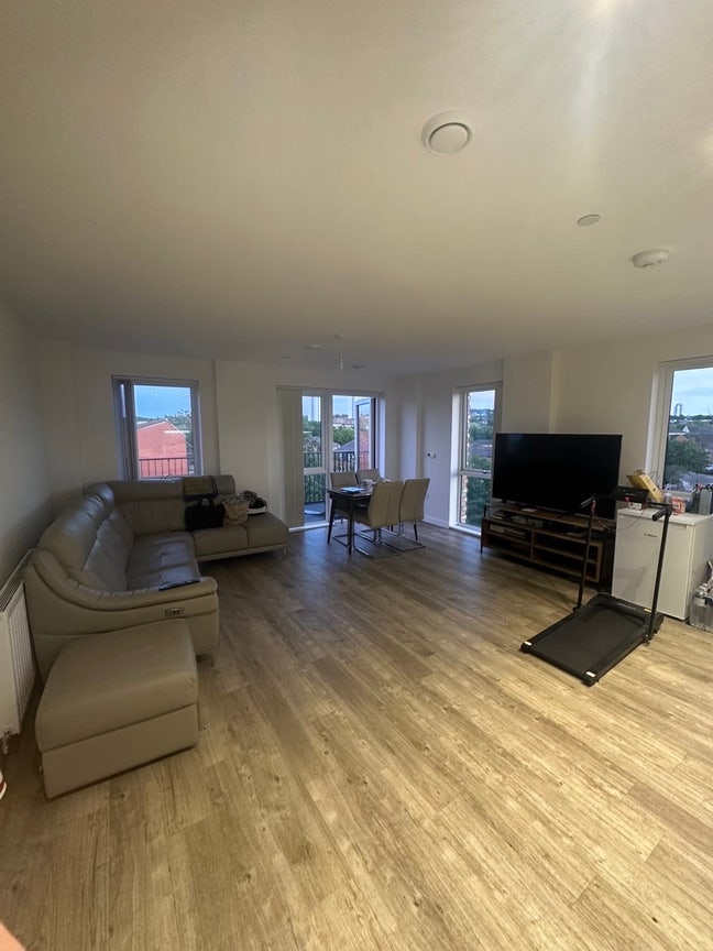 Modern Single Room in High-End Apartment SE28 Main Photo