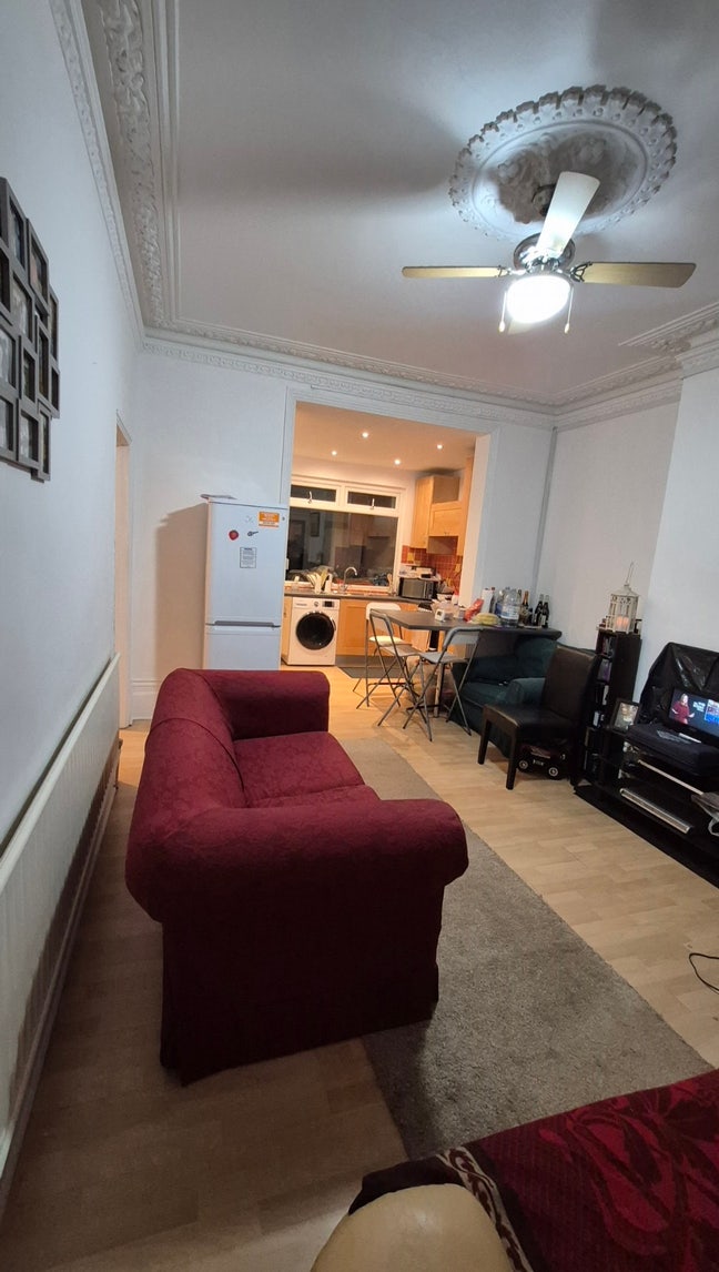 Spacious room in a Shared House Main Photo