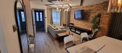 2 Double bed ensuites in 1 detached house. Main Photo