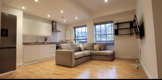 Spare double bedroom in Whyteleafe  Main Photo