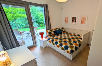 Double Ensuite Room in Chilworth Main Photo