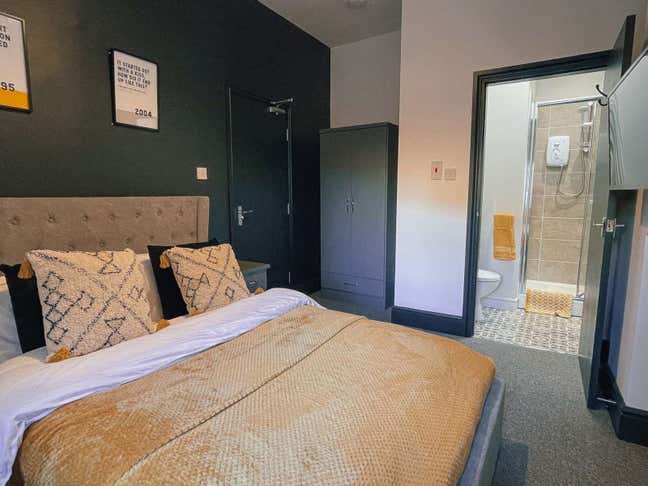Bright and spacious en-suite room on Cleethorpes Main Photo