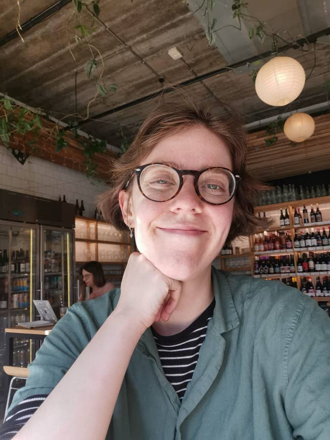 LECTURER/YARN SELLER seeking a COSY HOME Main Photo