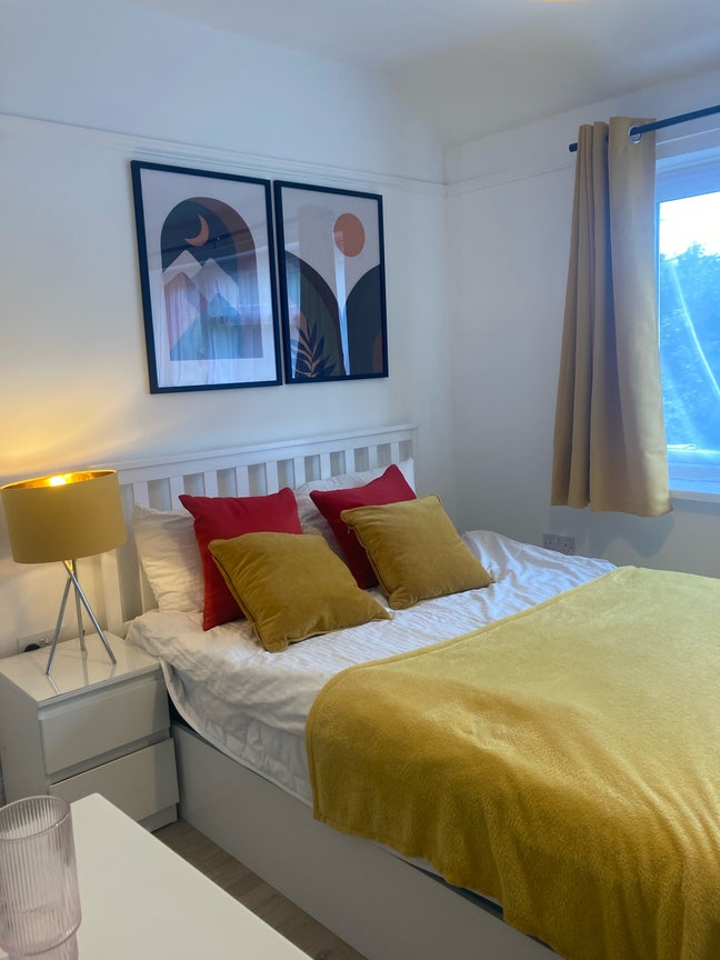 Double room 5 mins walk Hanger lane & Park Royal S Main Photo