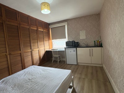 Rooms in House Share, Pevensey Road Town Centre Main Photo